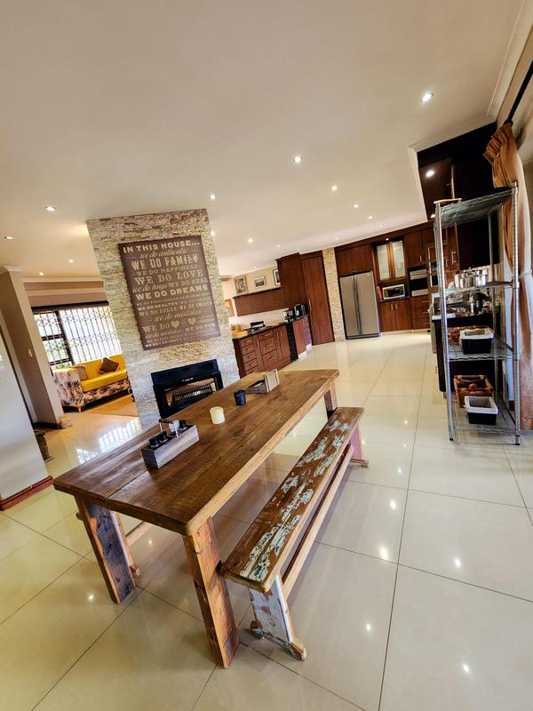 5 Bedroom Property for Sale in Amanda Glen Western Cape